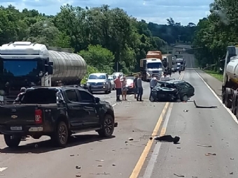 Gravssimo acidente deixa vtimas encarceradas na rodovia BR-277