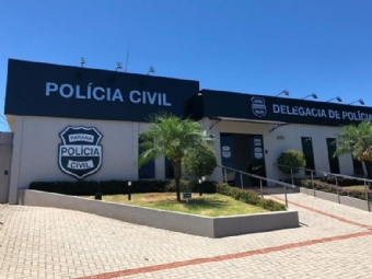 Assalto relmpago: dupla rende funcionrio e leva carro de empresa em Coronel Vivida