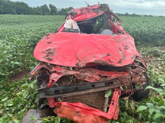 Jovem morre ap�s grave acidente na PR-180; carro capota, derruba poste e � arremessado a 100 metros