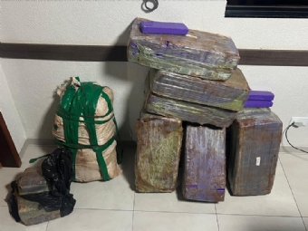 Motorista foge da PRF, abandona carro batido e deixa 164 kg de maconha na BR-369, em Ubirat