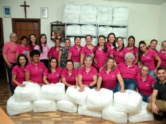 Comit Mulher do Sicredi de Ubirat (PR) entrega fraldas em ao do Dia C